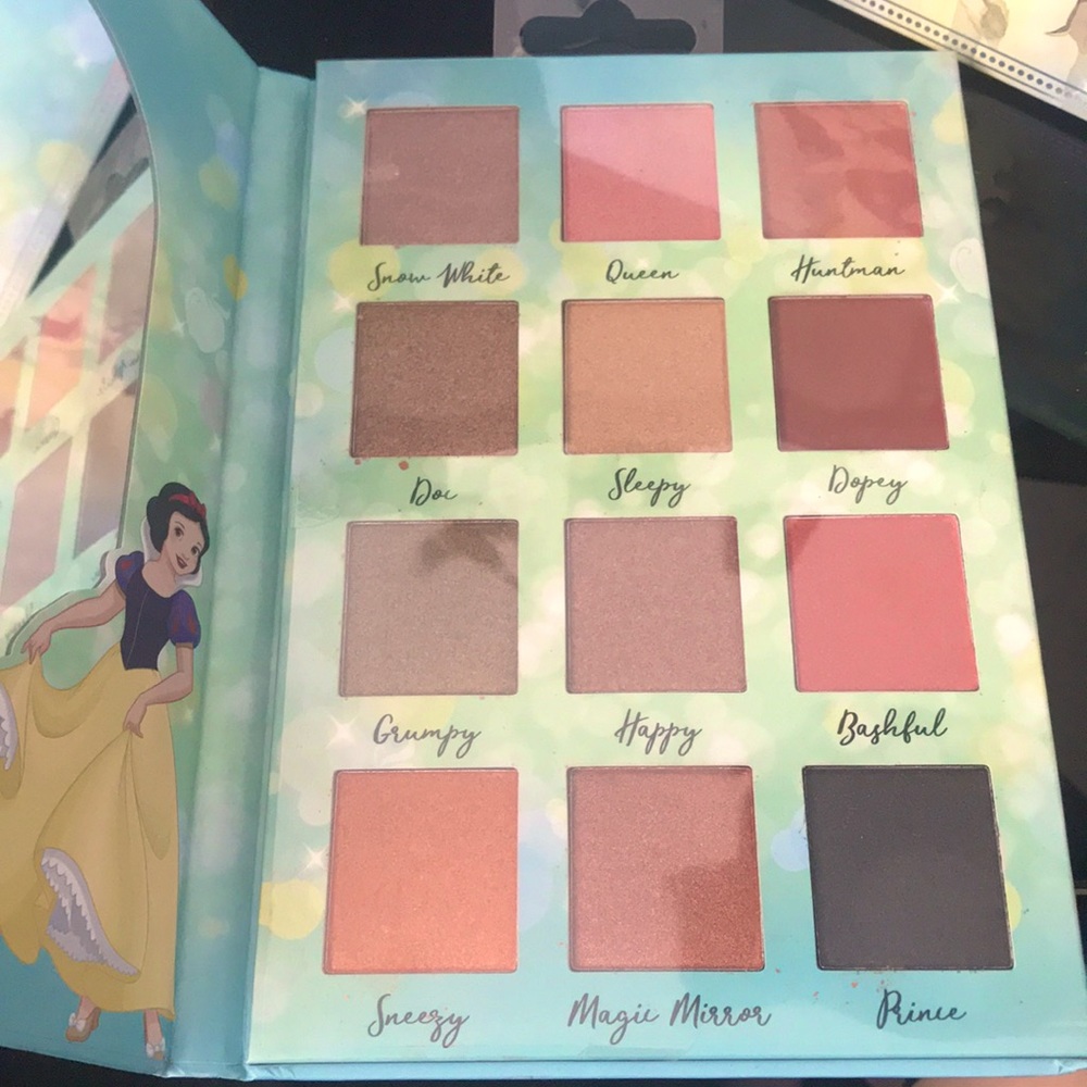 NEW Disney Snow White Eyeshadow Palette